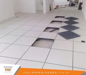 piso elevado com revestimento paviflex